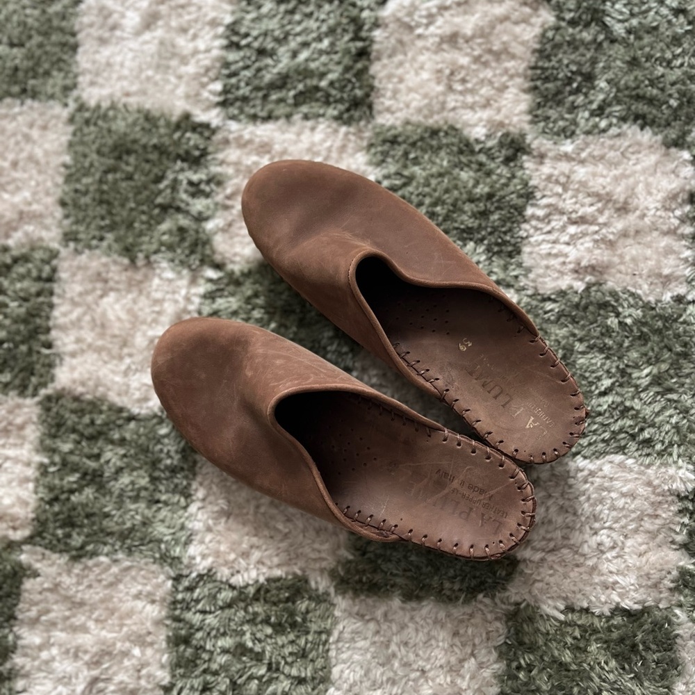 SOLD: La Plume Italian Leather Mules